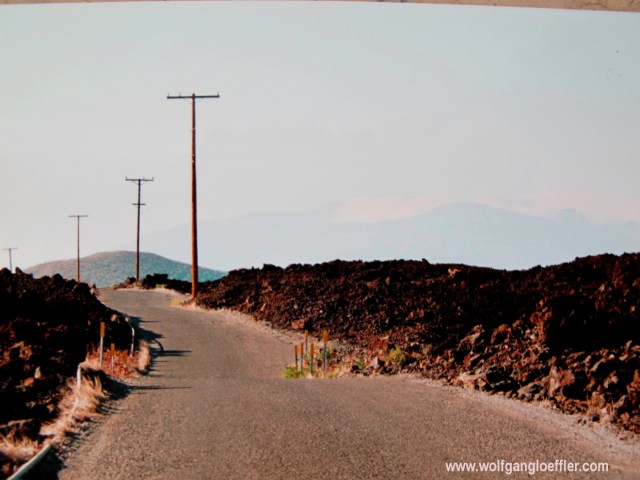Straße durch Lavafeld