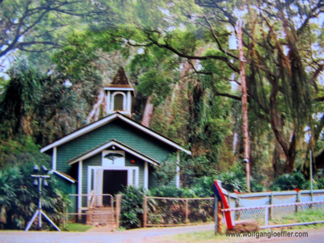 historisches Schulhaus am Strand