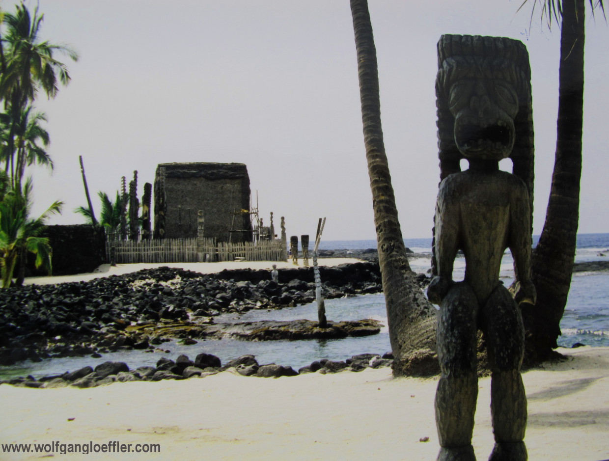 polynesische Tempelanlage am Meer