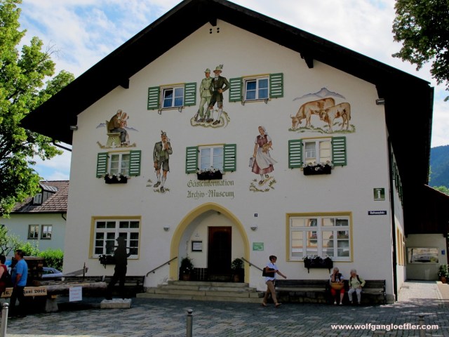Haus mit Lüftlmalerei im Zentrum von Lenggries