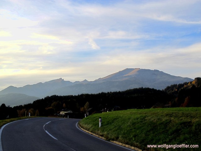 143-Tangern vor bergpanorama